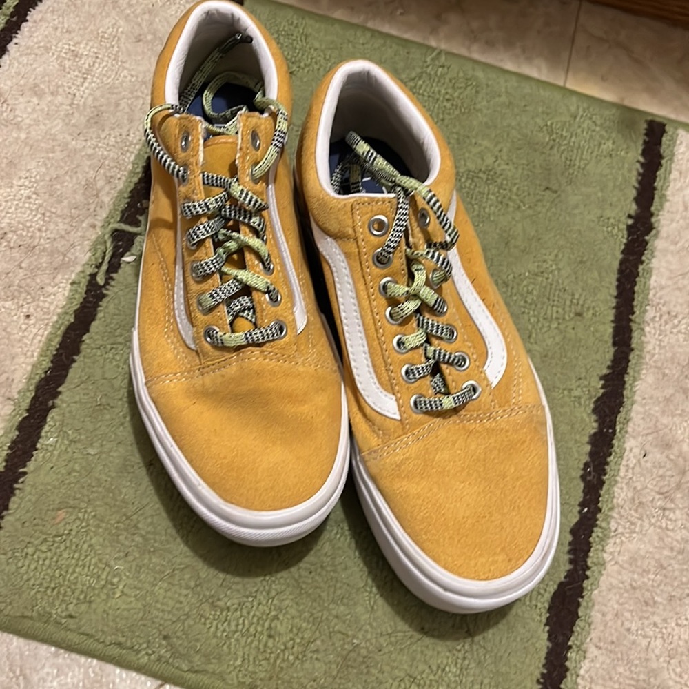 Woman’s mustard yellow van’s size 9